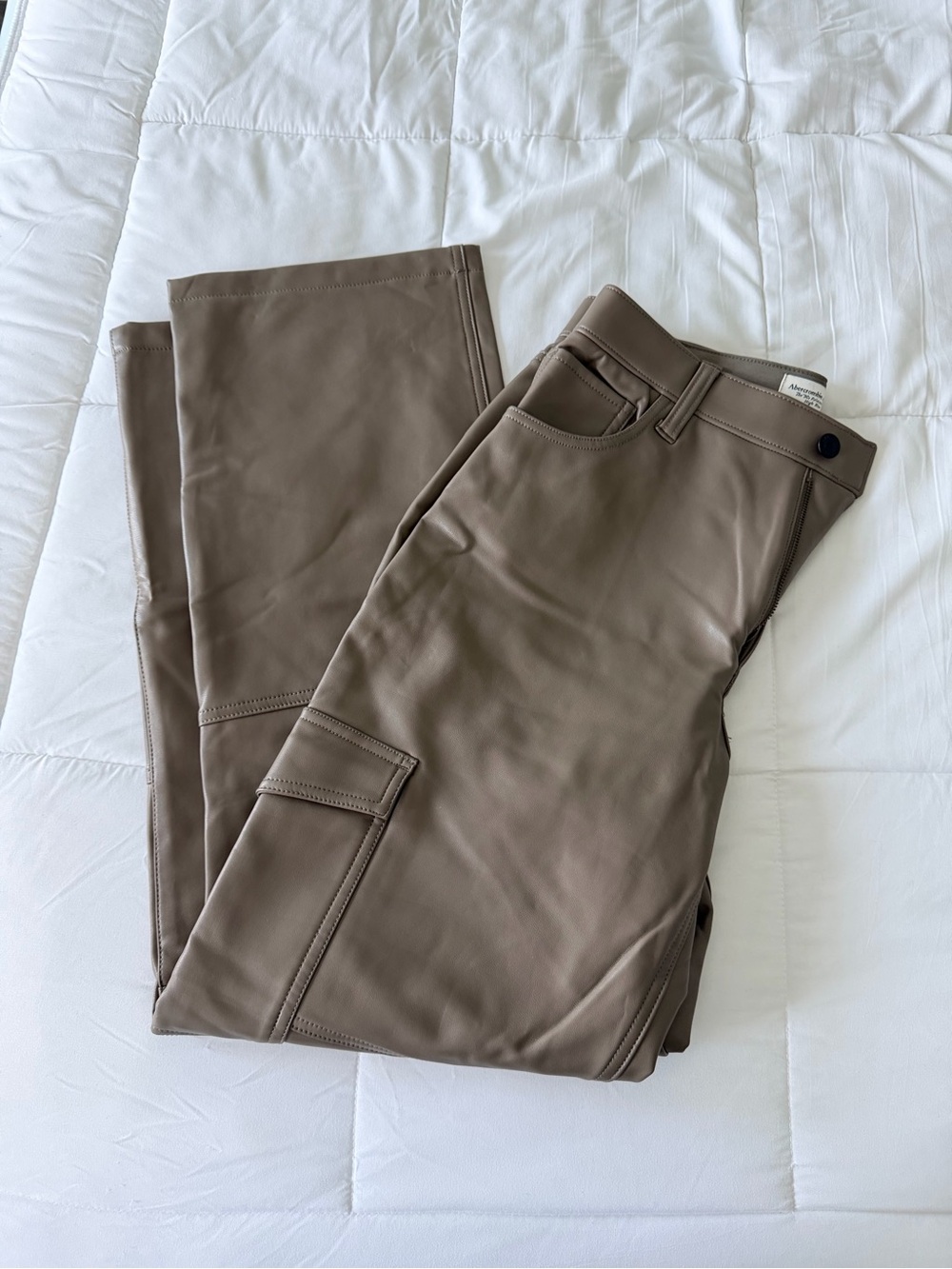 Abercrombie & Fitch Women's Cargo Pants Faux Leather 90’s Relaxed High Rise